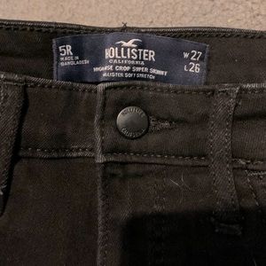 Black Hollister high-rise, cropped, skinny jeans. Size 5. Like new, worn once.